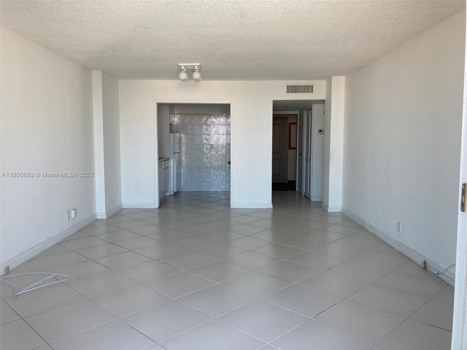 1902 1 / 2 991 sq. ft. $ 2025-10-22 0 Photo