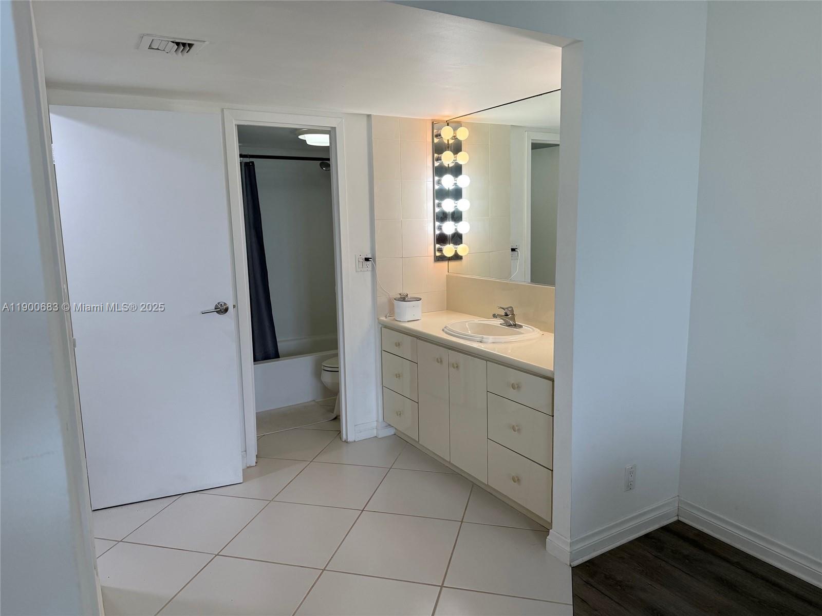1902 1 / 2 991 sq. ft. $ 2025-10-22 0 Photo