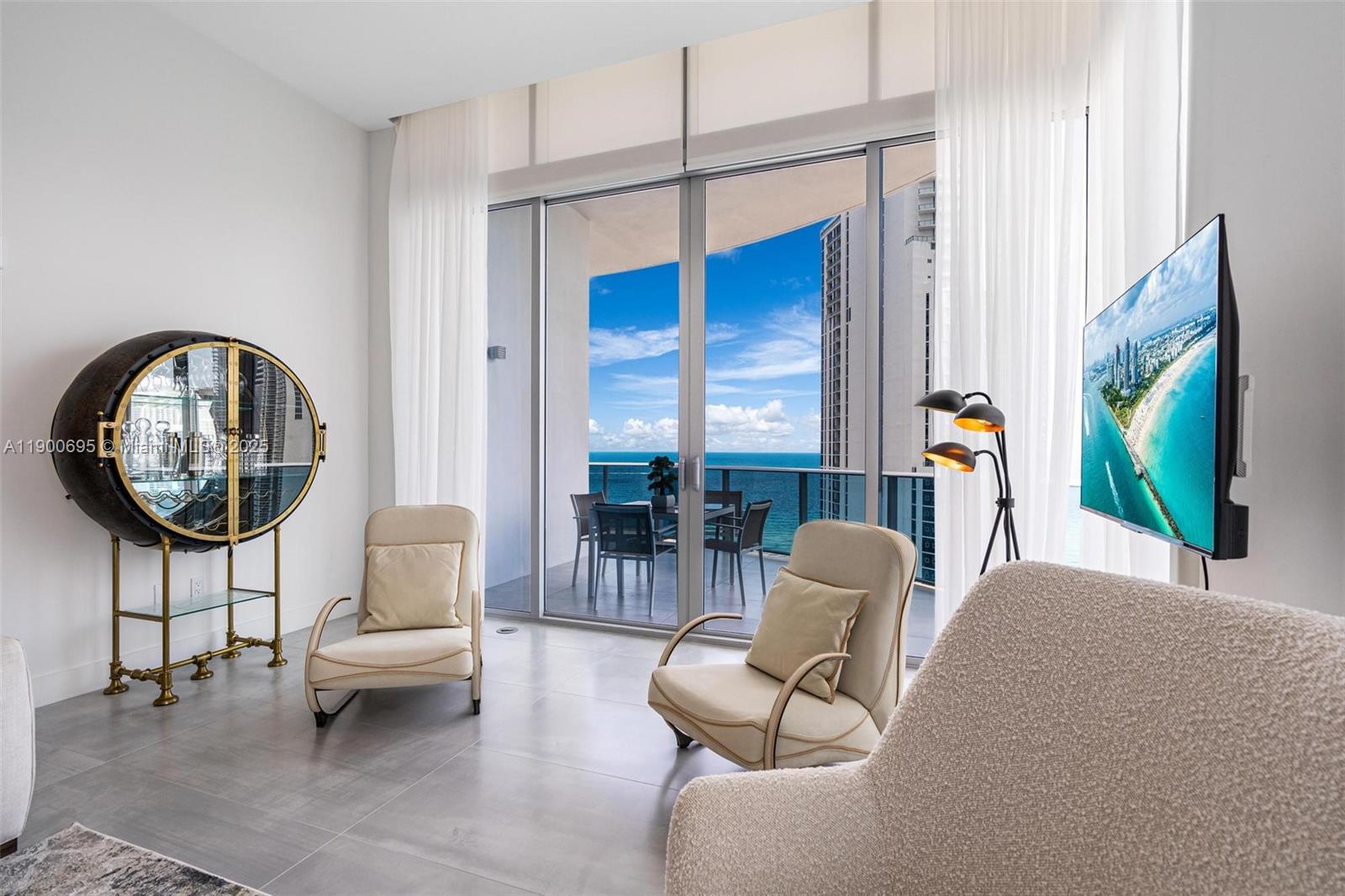 PH1 3 / 4 2767 sq. ft. $ 2025-10-22 0 foto