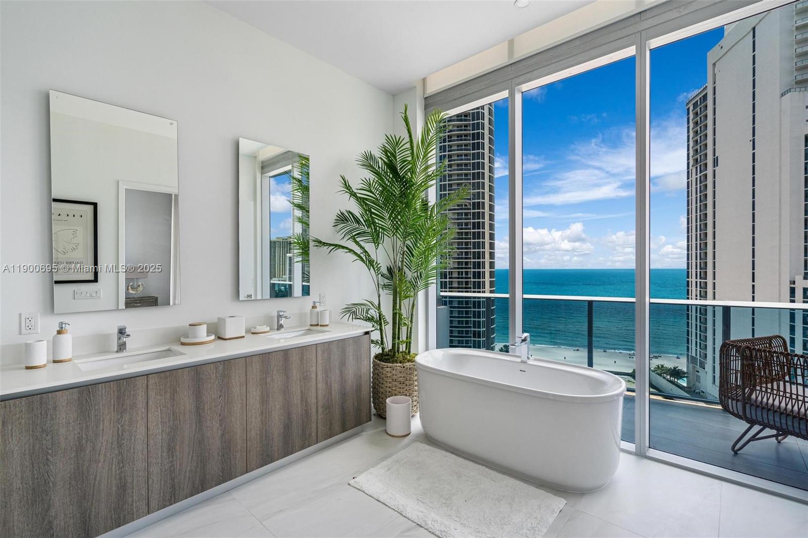 PH1 3 / 4 2767 sq. ft. $ 2025-10-22 0 foto