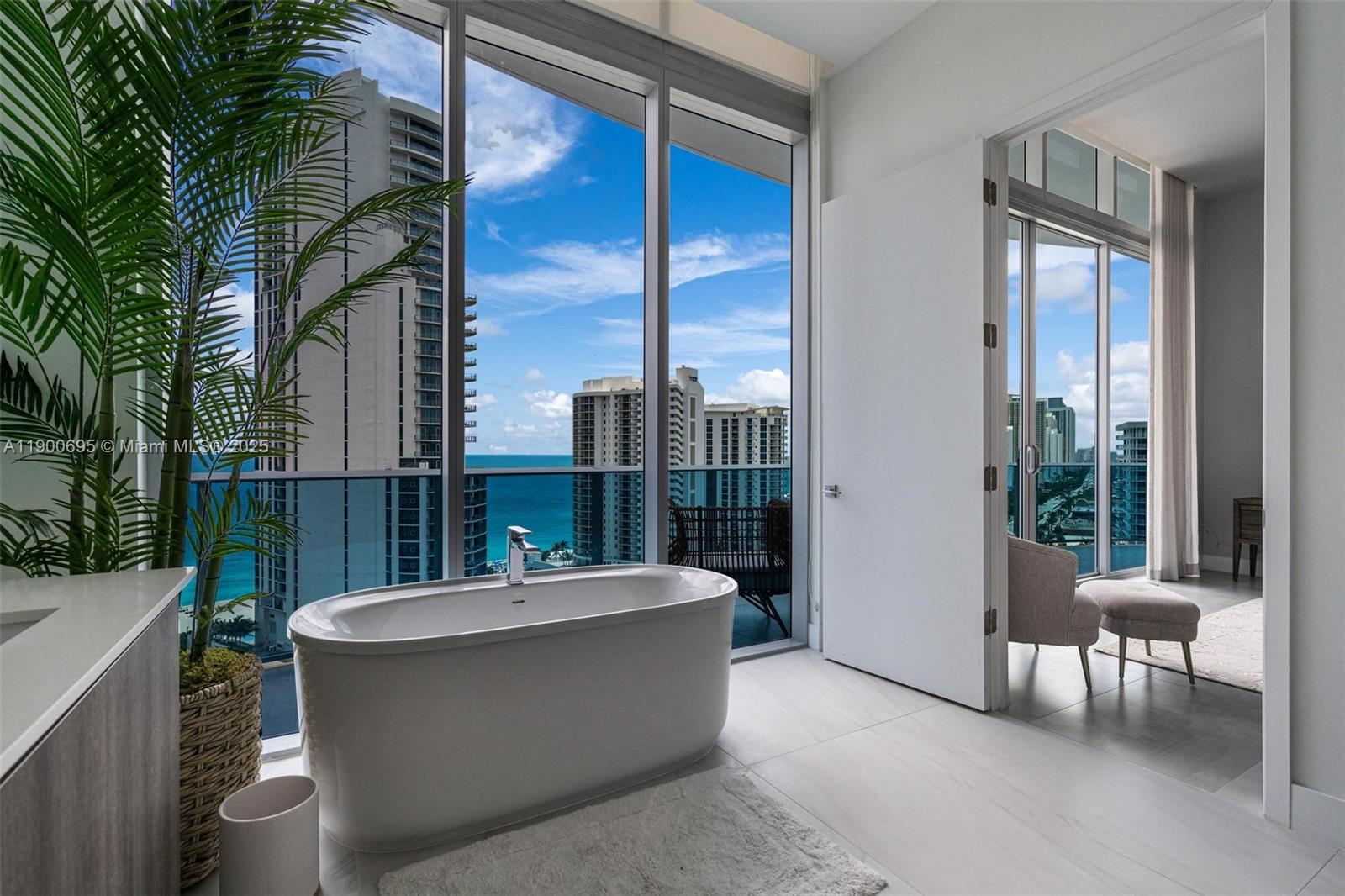 PH1 3 / 4 2767 sq. ft. $ 2025-10-22 0 foto