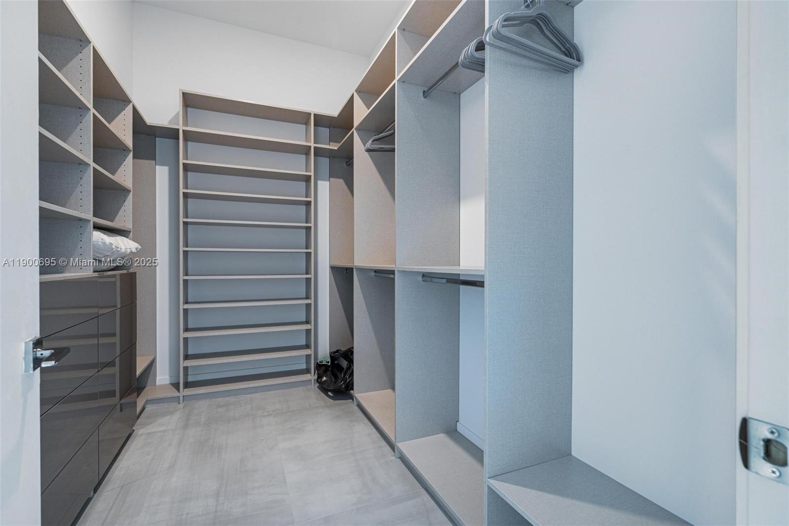 PH1 3 / 4 2767 sq. ft. $ 2025-10-22 0 foto