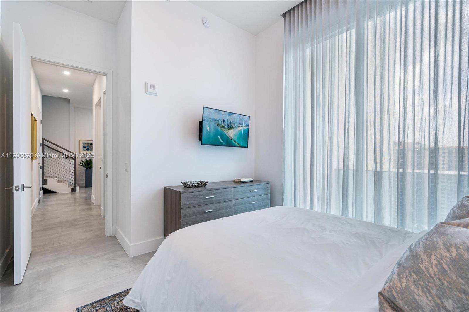 PH1 3 / 4 2767 sq. ft. $ 2025-10-22 0 foto