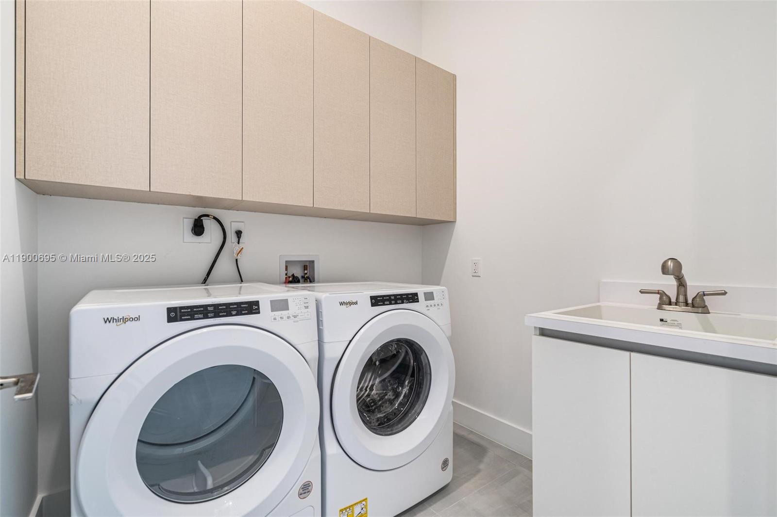 PH1 3 / 4 2767 sq. ft. $ 2025-10-22 0 foto