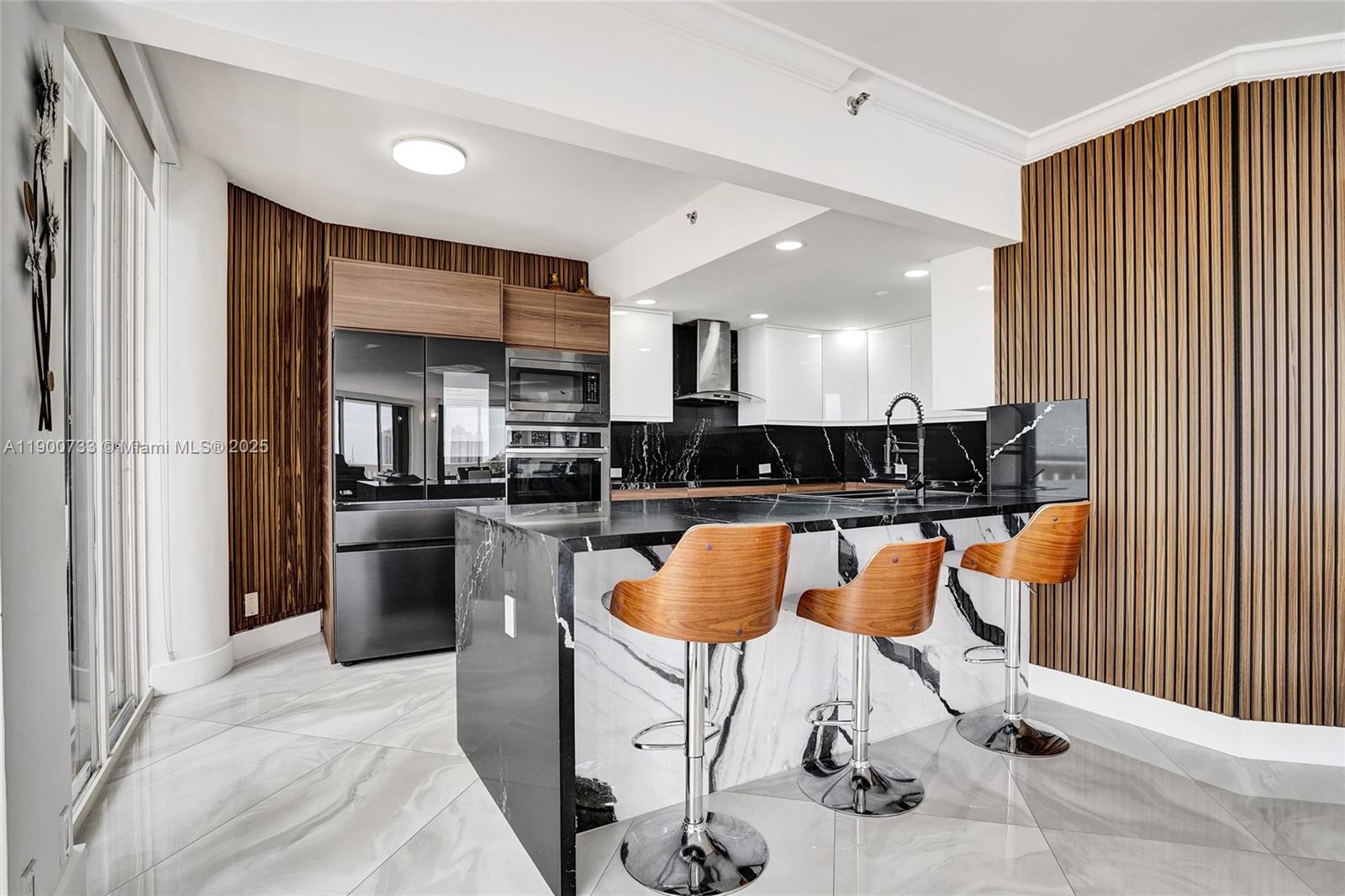 See details 1106 2 / 3 2154 sq. ft. $ 2025-10-22 0 Photo