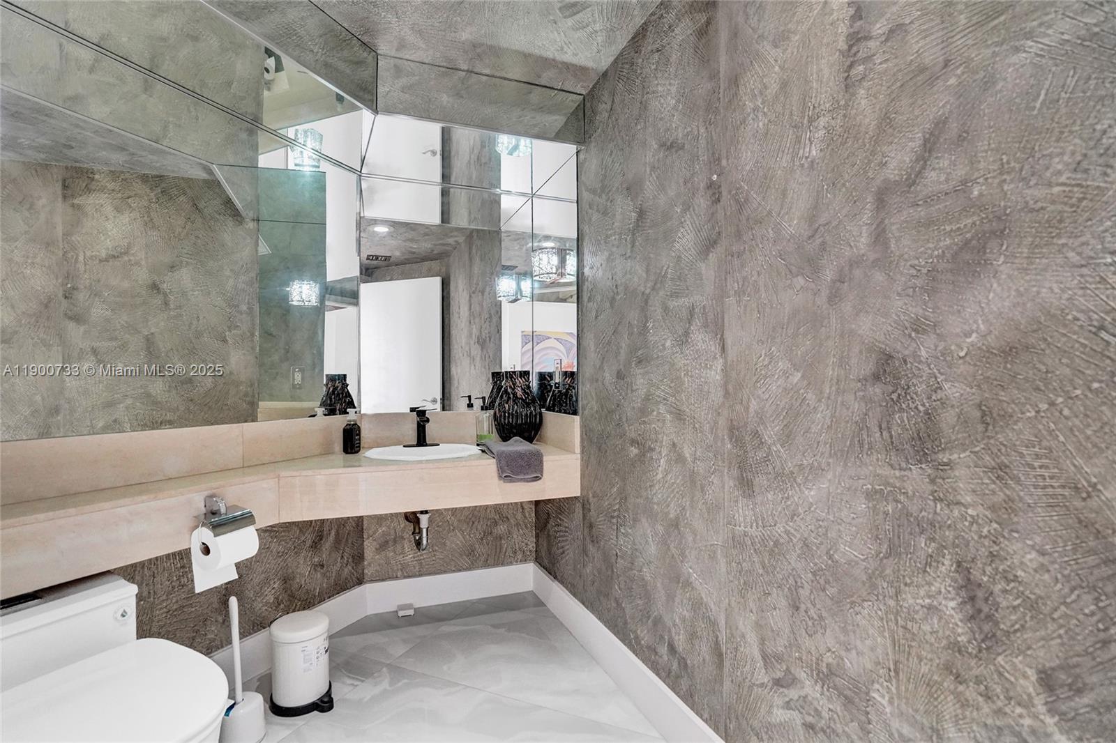 See details 1106 2 / 3 2154 sq. ft. $ 2025-10-22 0 Photo