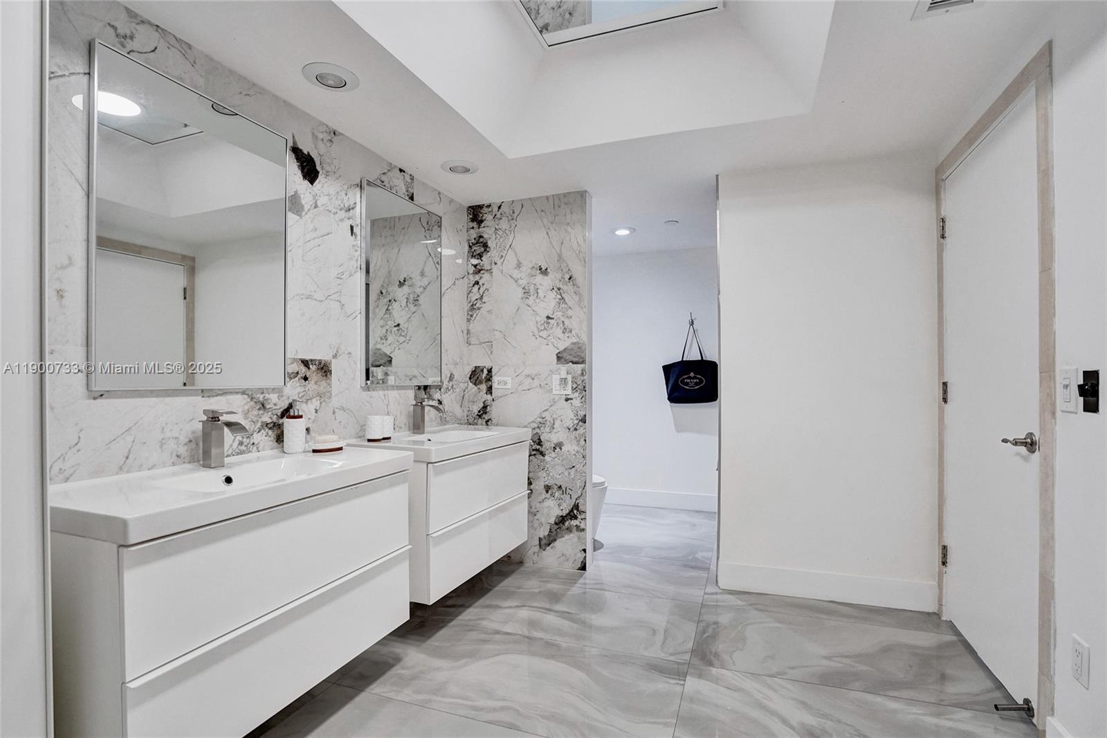 See details 1106 2 / 3 2154 sq. ft. $ 2025-10-22 0 Photo