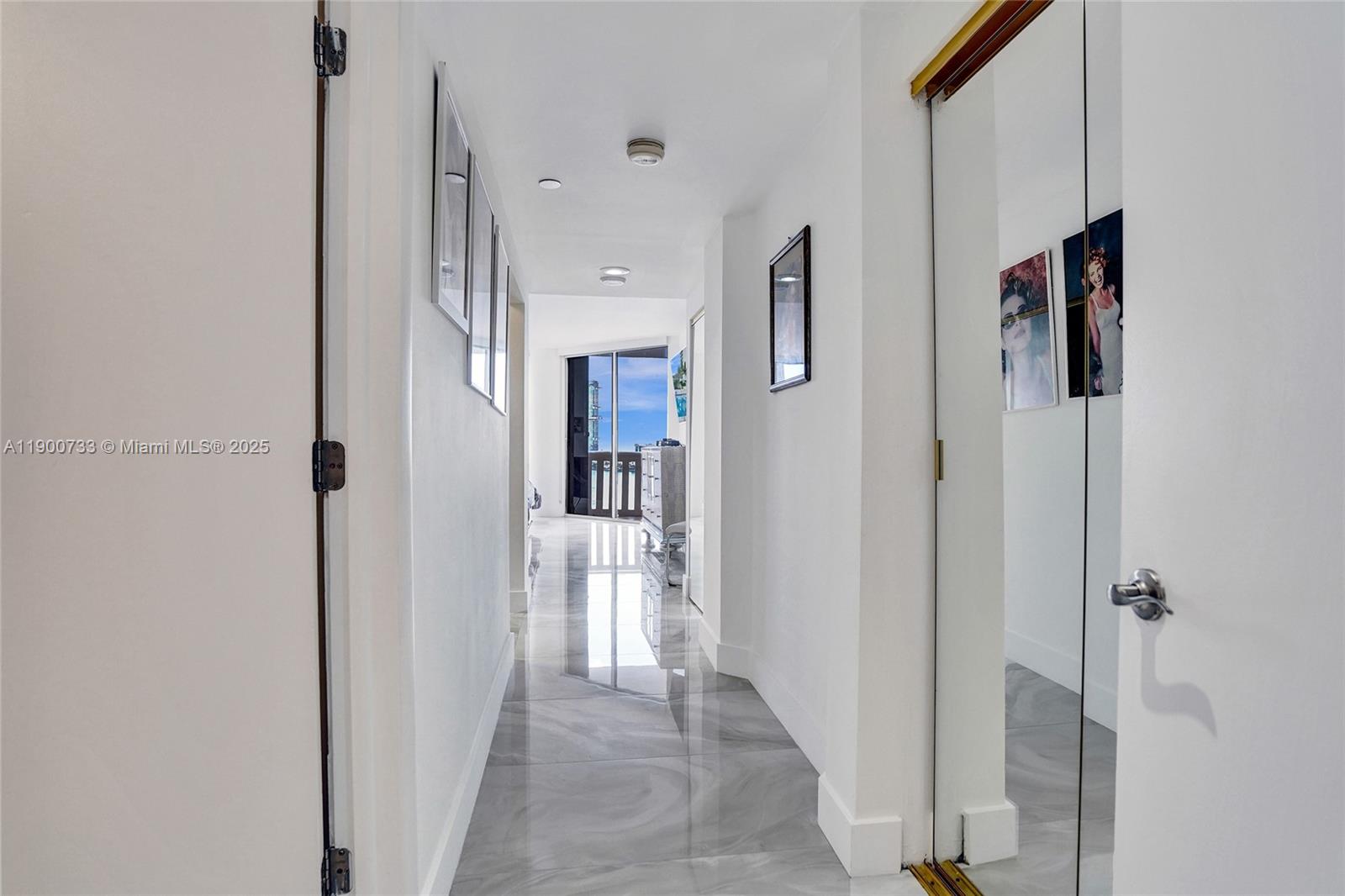 See details 1106 2 / 3 2154 sq. ft. $ 2025-10-22 0 Photo