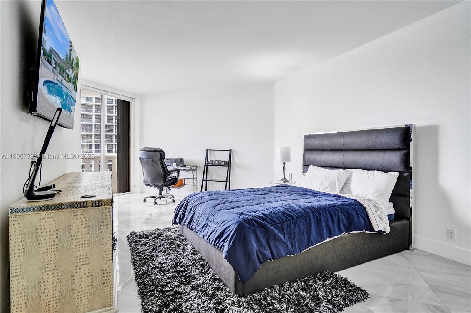 See details 1106 2 / 3 2154 sq. ft. $ 2025-10-22 0 Photo