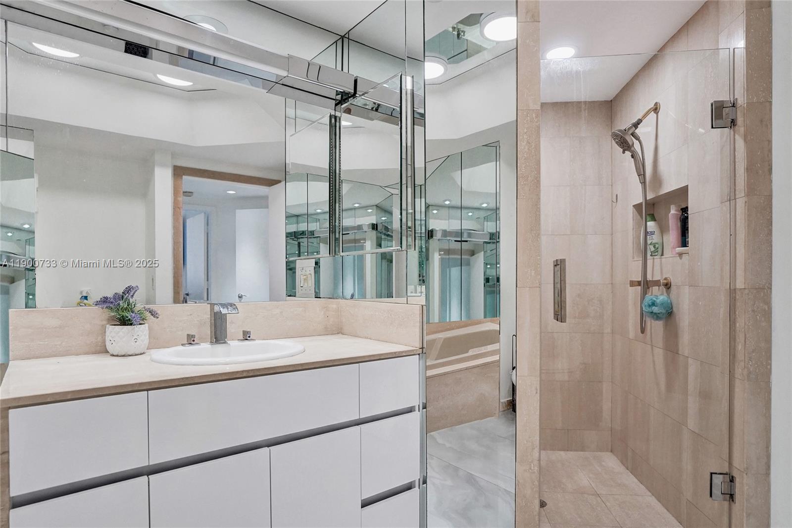 See details 1106 2 / 3 2154 sq. ft. $ 2025-10-22 0 Photo