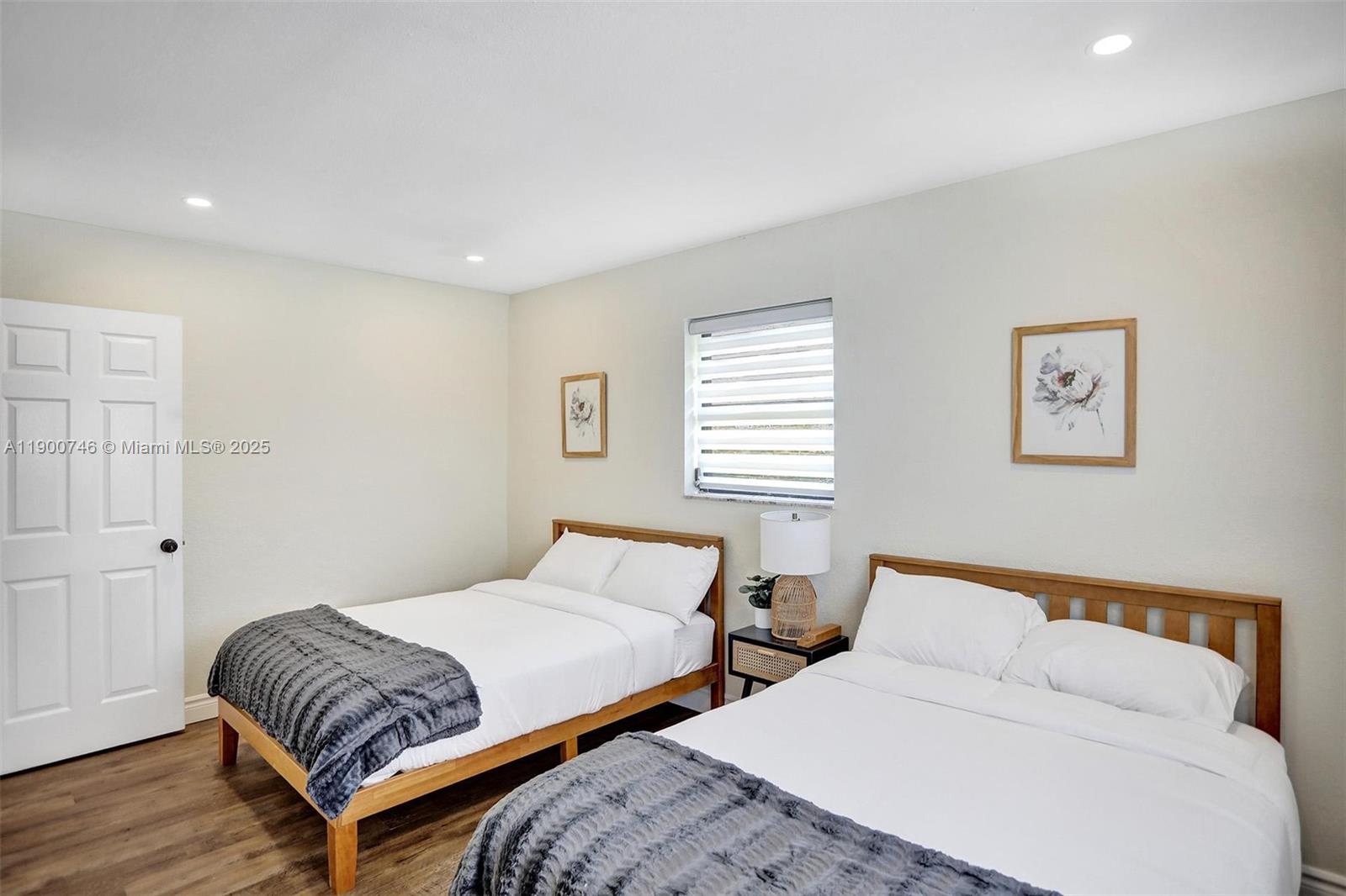 Ver detalles   /  2401 sq. ft. $ 2025-10-22 0 foto