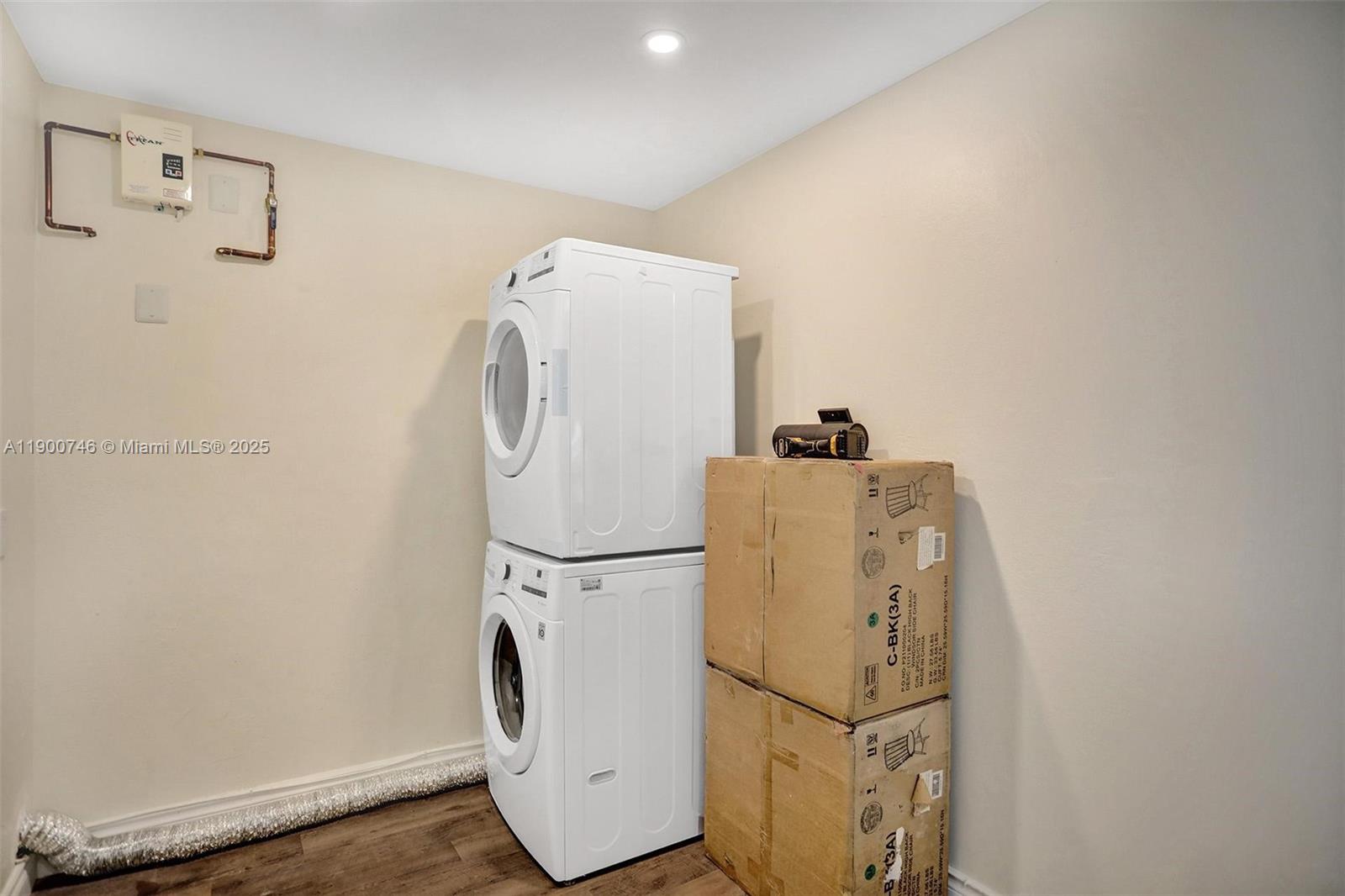 Ver detalles   /  2401 sq. ft. $ 2025-10-22 0 foto