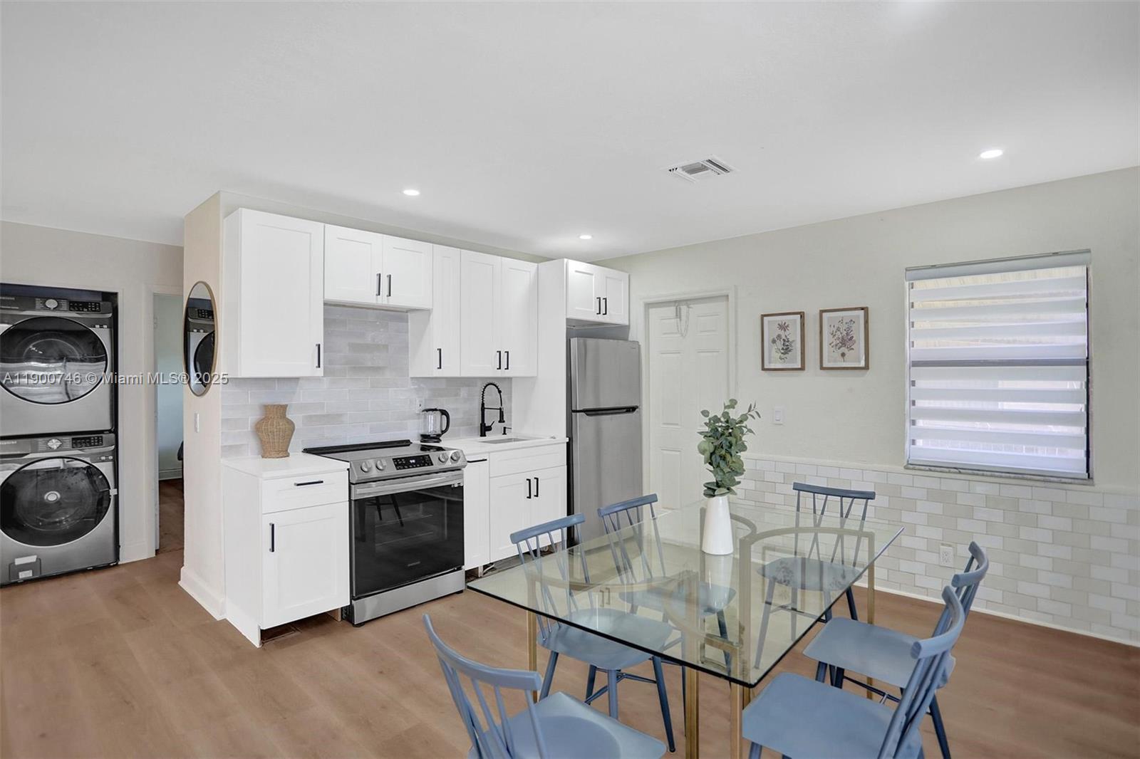 Ver detalles   /  2401 sq. ft. $ 2025-10-22 0 foto