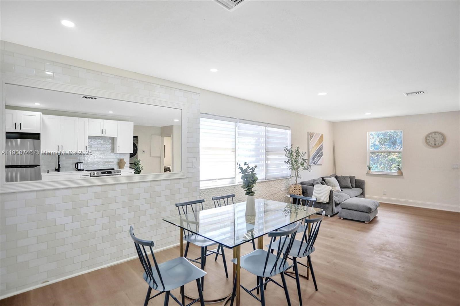 Ver detalles   /  2401 sq. ft. $ 2025-10-22 0 foto