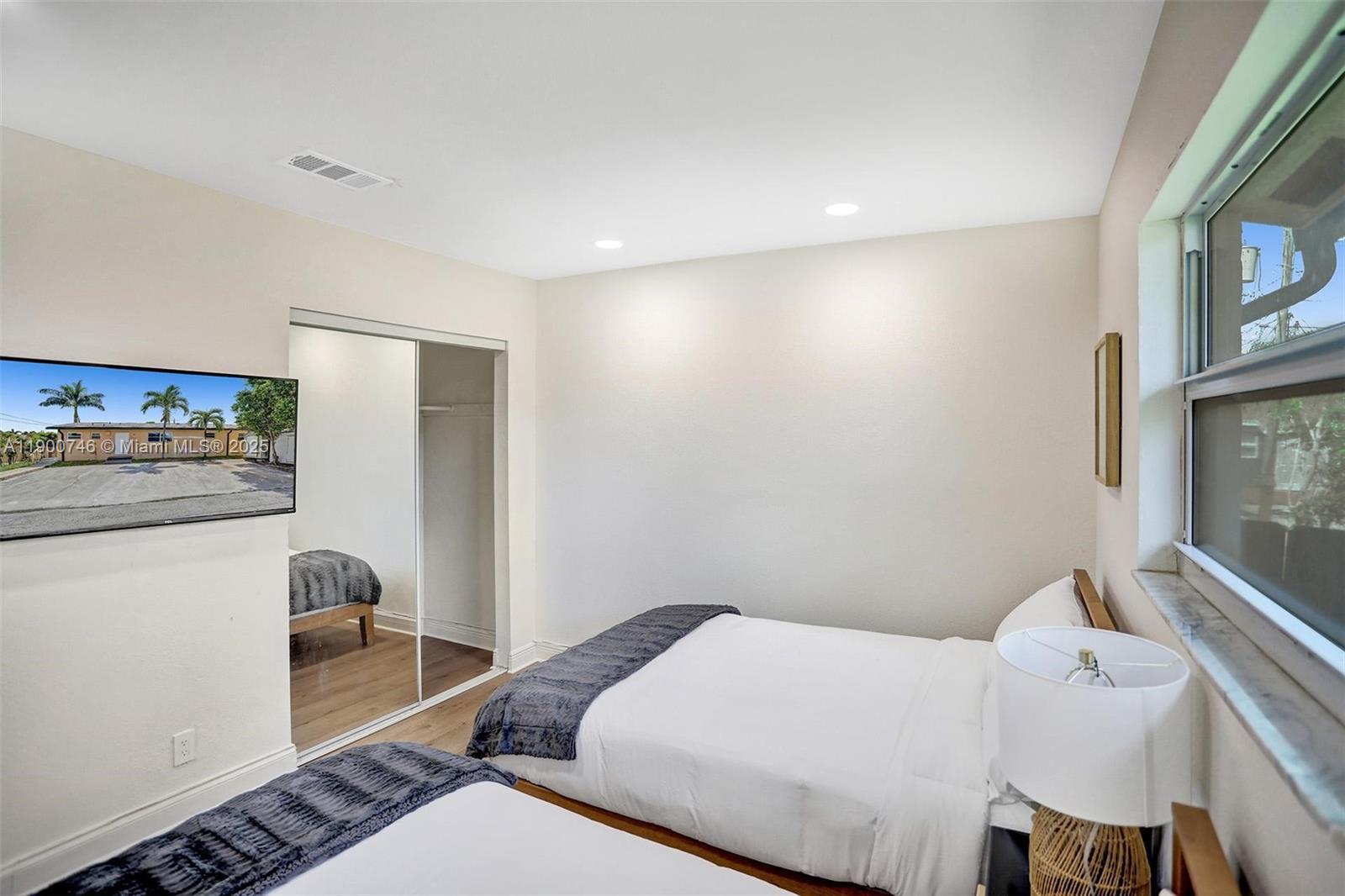 Ver detalles   /  2401 sq. ft. $ 2025-10-22 0 foto