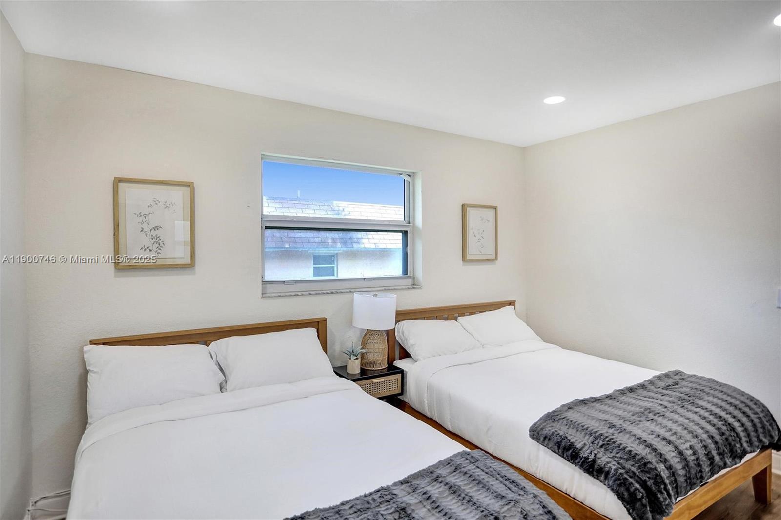 Ver detalles   /  2401 sq. ft. $ 2025-10-22 0 foto