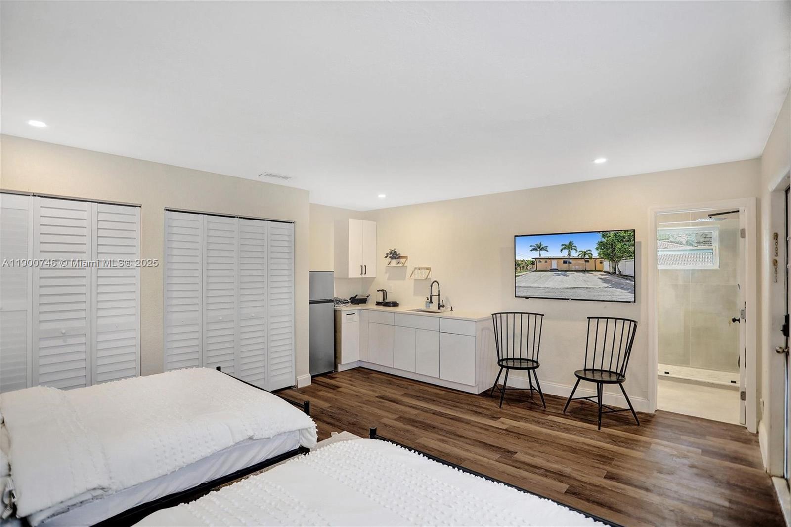 Ver detalles   /  2401 sq. ft. $ 2025-10-22 0 foto