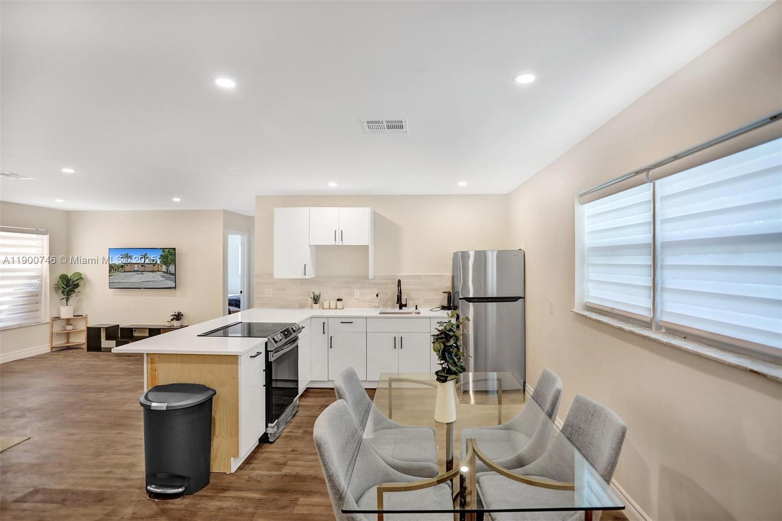 Ver detalles   /  2401 sq. ft. $ 2025-10-22 0 foto