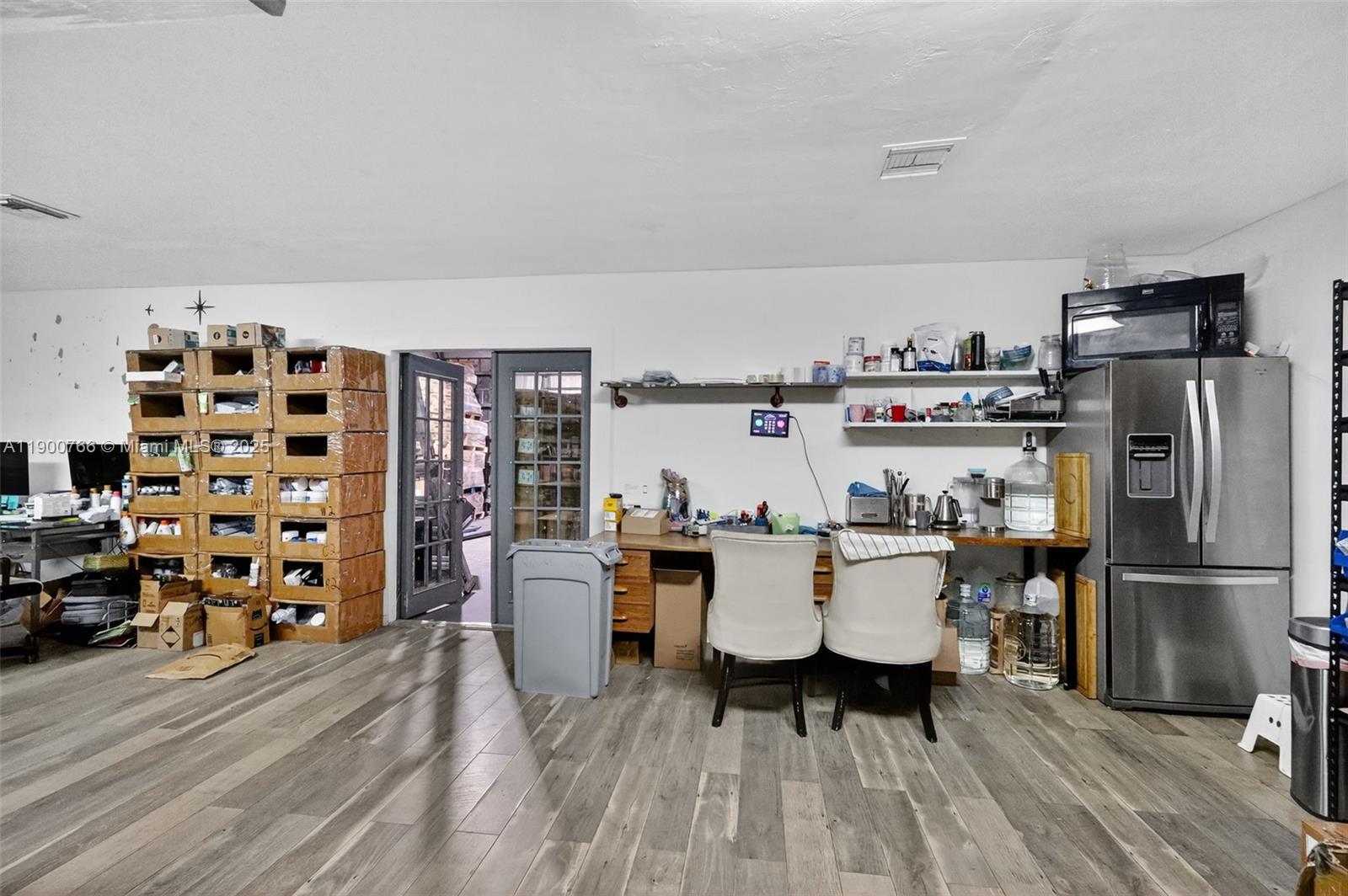 See details 115, 501, 503 / sq. ft. $ 2025-10-22 0 Photo