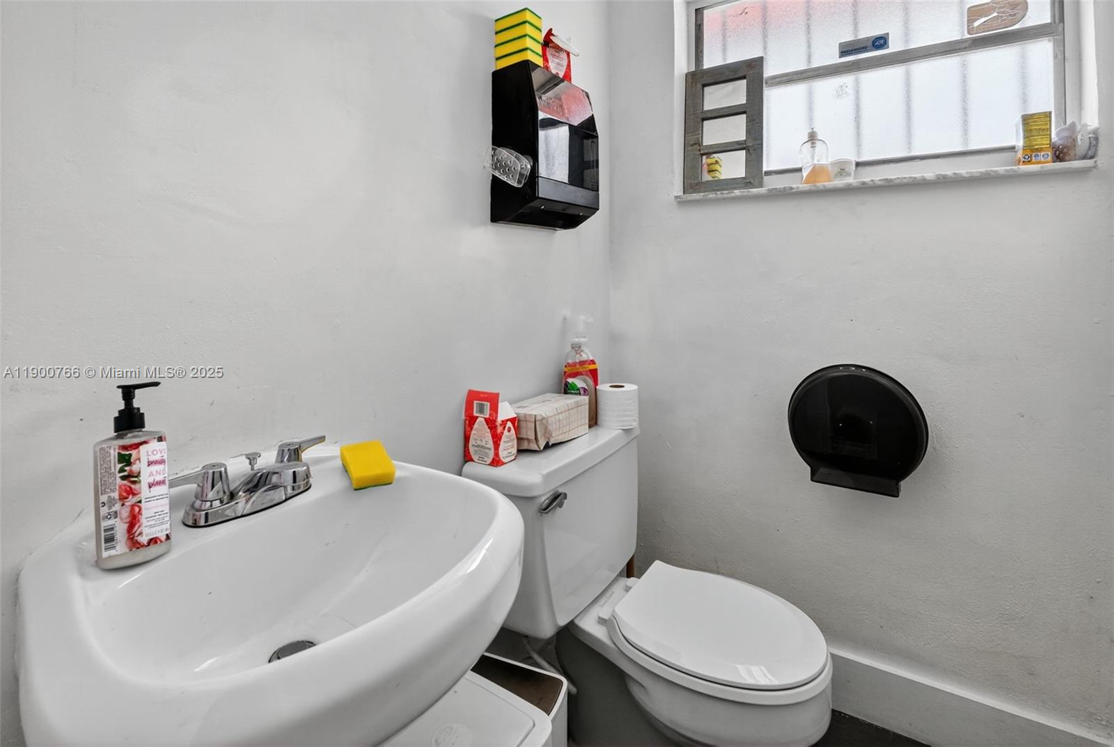 See details 115, 501, 503 / sq. ft. $ 2025-10-22 0 Photo