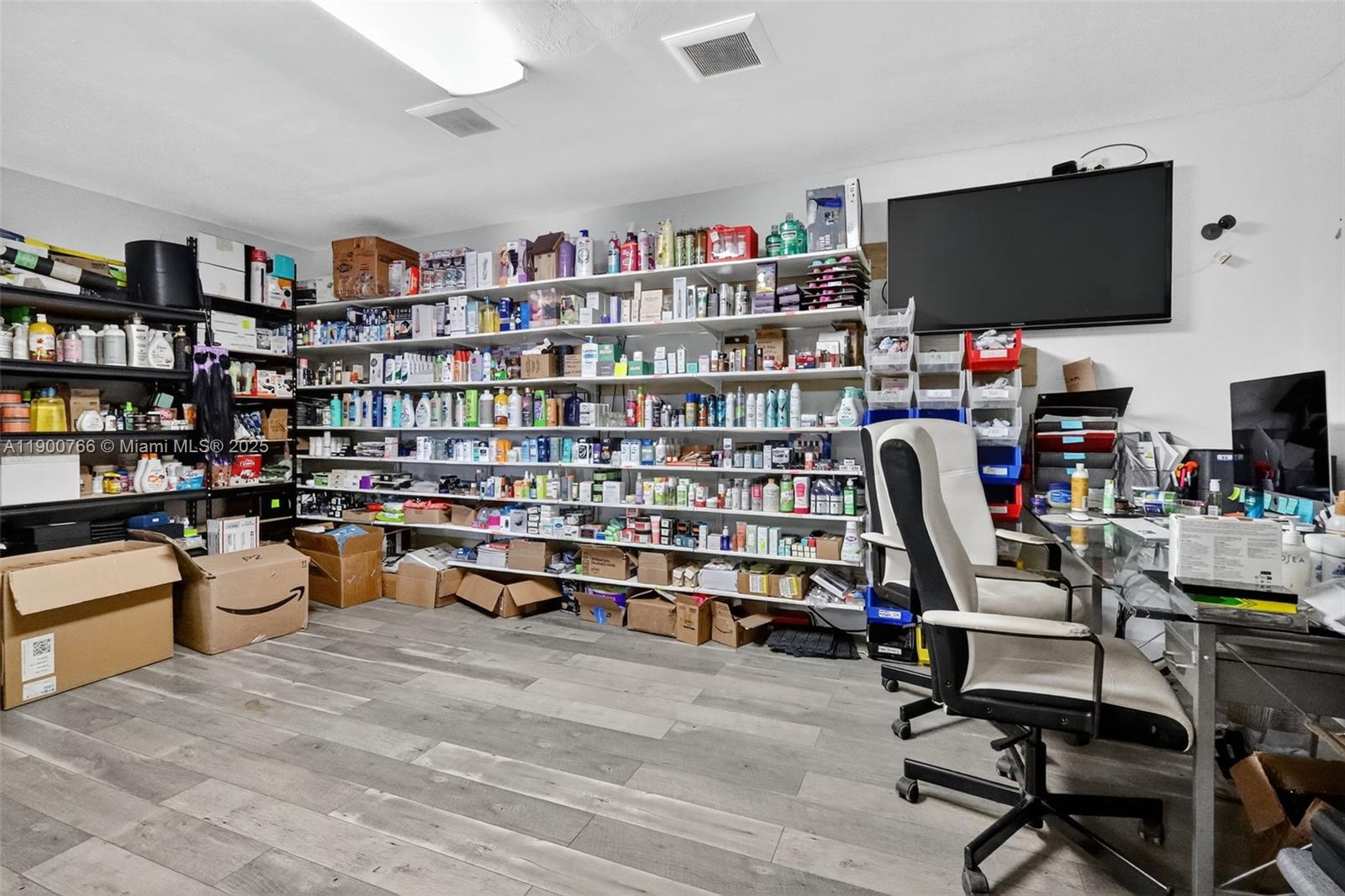 See details 115, 501, 503 / sq. ft. $ 2025-10-22 0 Photo