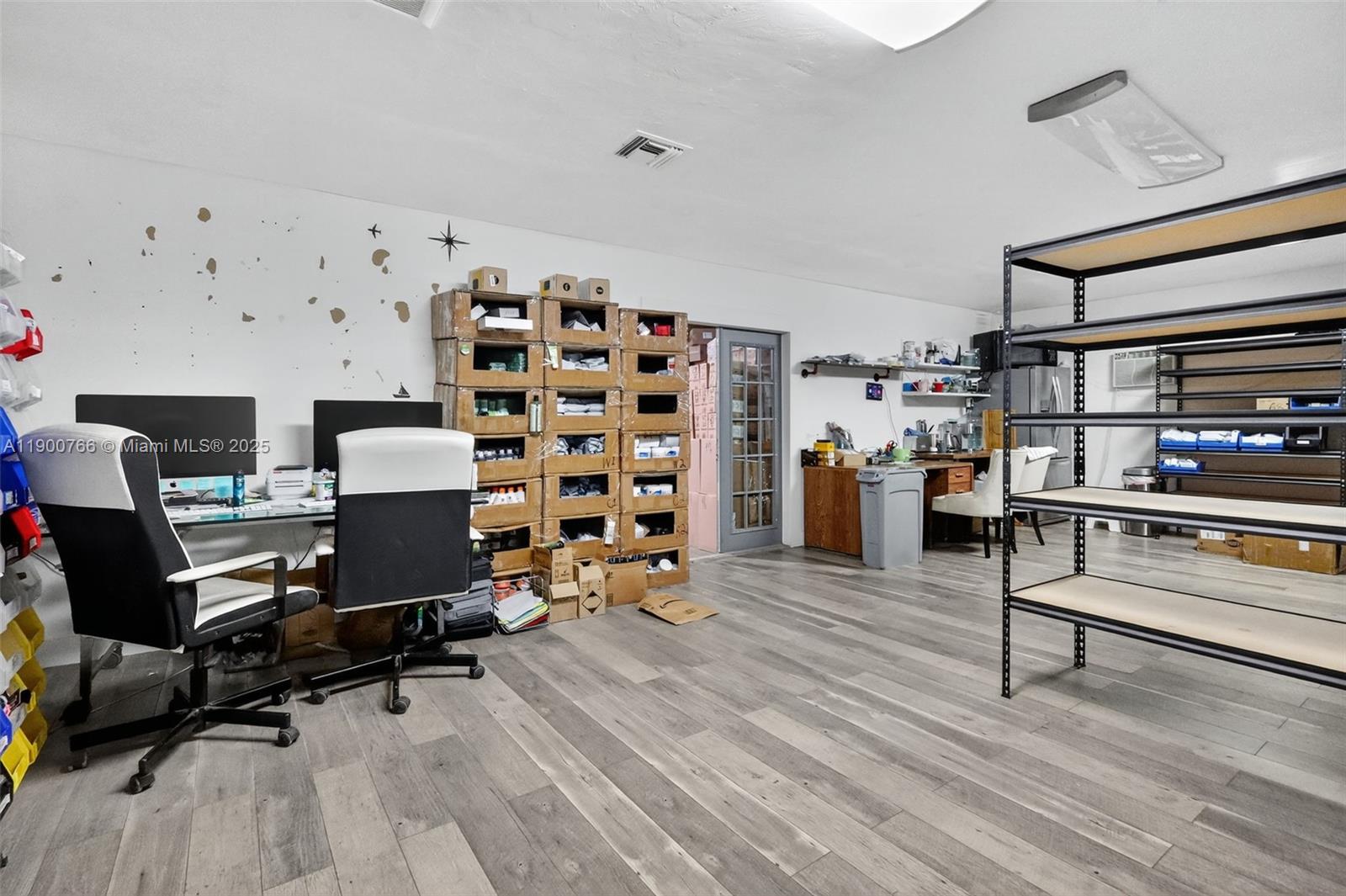 See details 115, 501, 503 / sq. ft. $ 2025-10-22 0 Photo