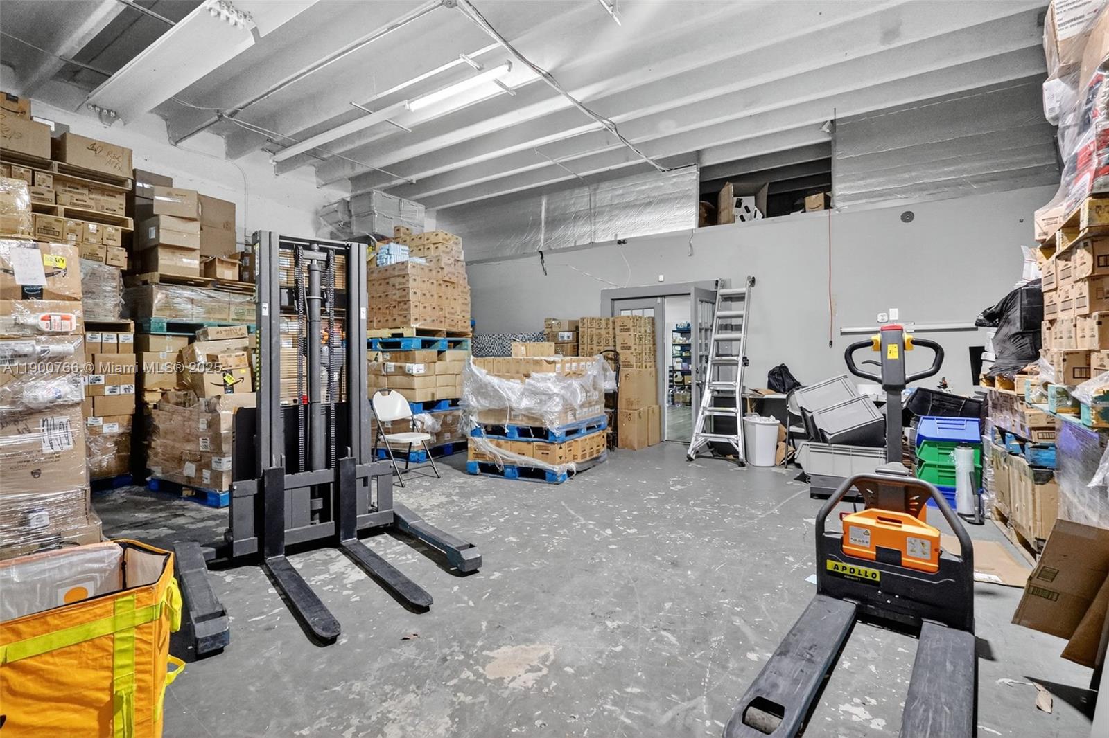 See details 115, 501, 503 / sq. ft. $ 2025-10-22 0 Photo