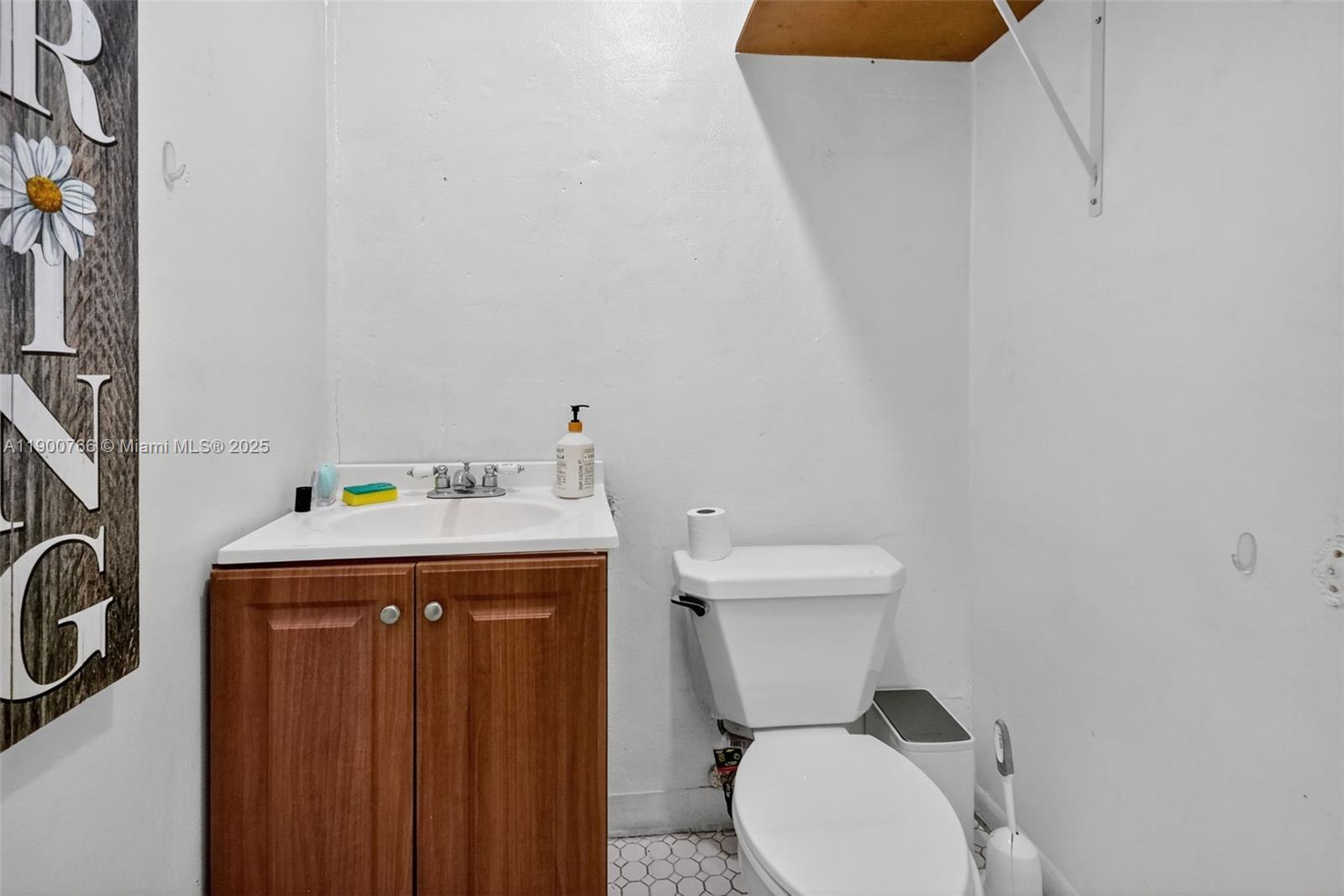 See details 115, 501, 503 / sq. ft. $ 2025-10-22 0 Photo