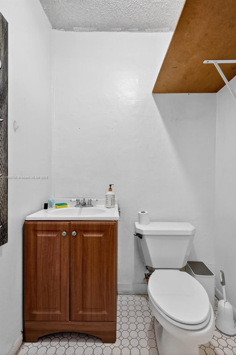 See details 115, 501, 503 / sq. ft. $ 2025-10-22 0 Photo