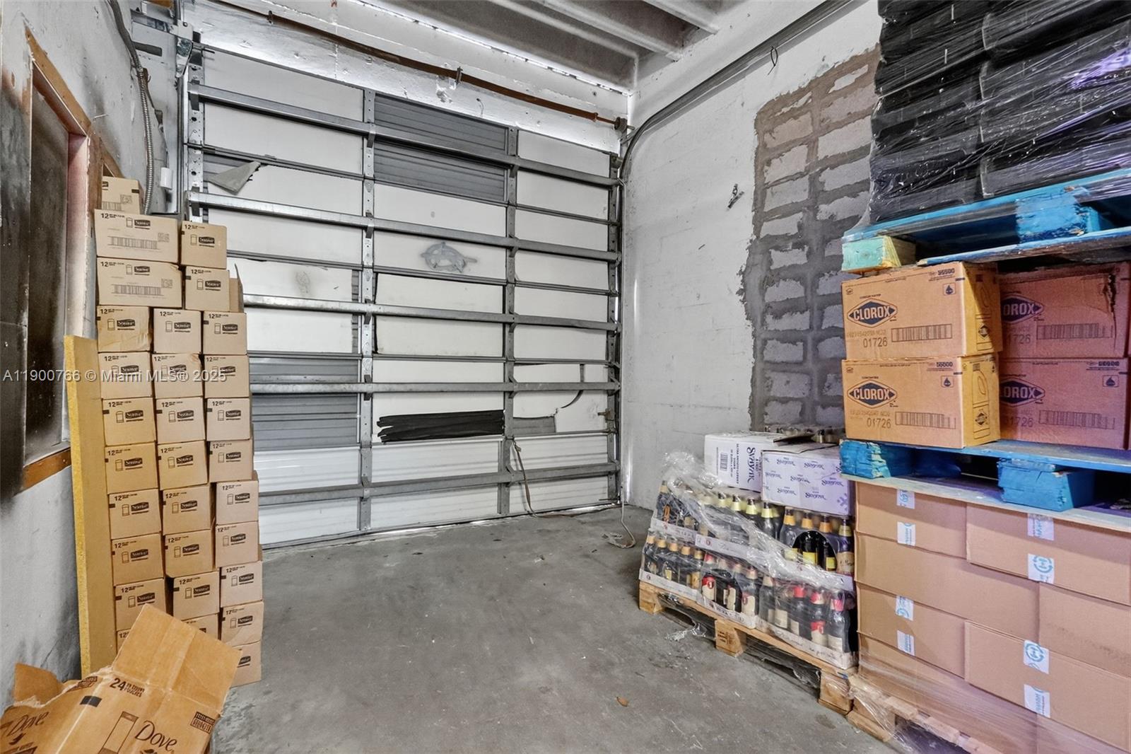 See details 115, 501, 503 / sq. ft. $ 2025-10-22 0 Photo