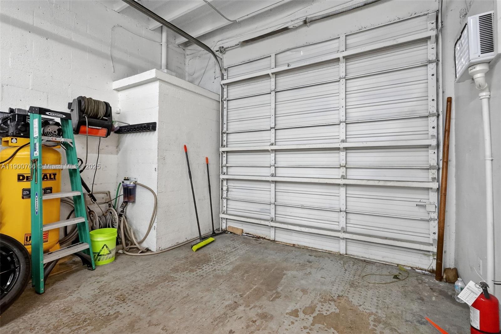 See details 115, 501, 503 / sq. ft. $ 2025-10-22 0 Photo