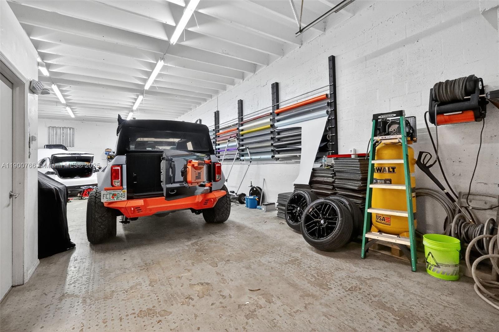 See details 115, 501, 503 / sq. ft. $ 2025-10-22 0 Photo