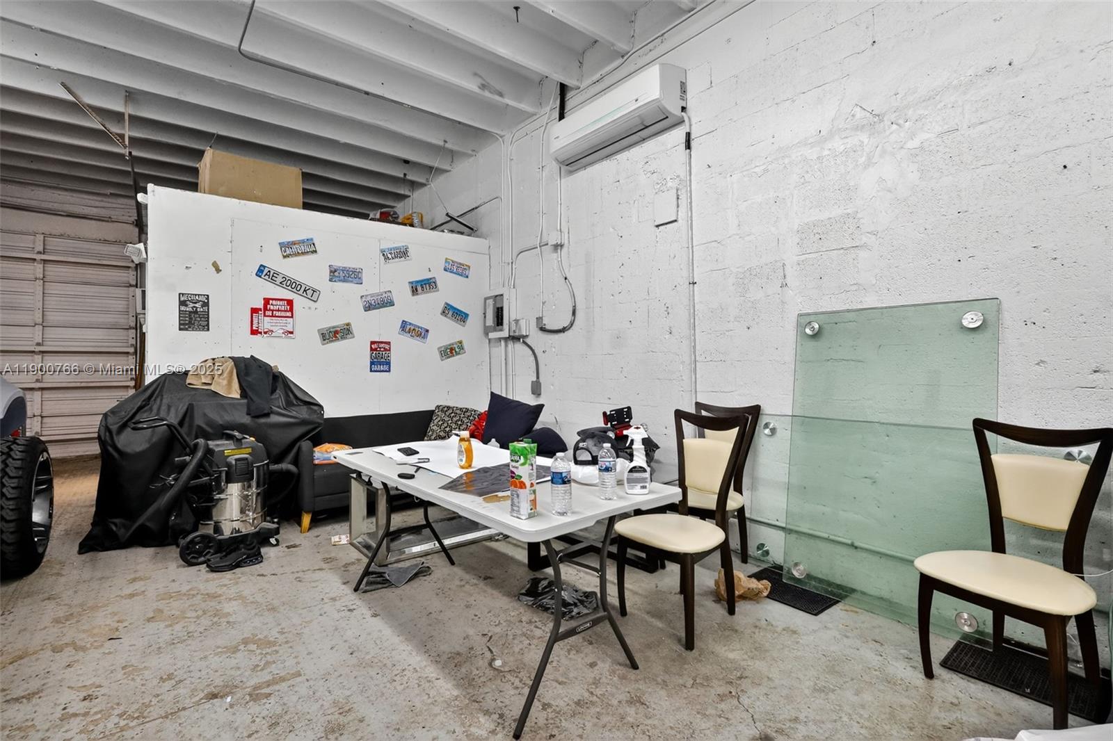 See details 115, 501, 503 / sq. ft. $ 2025-10-22 0 Photo