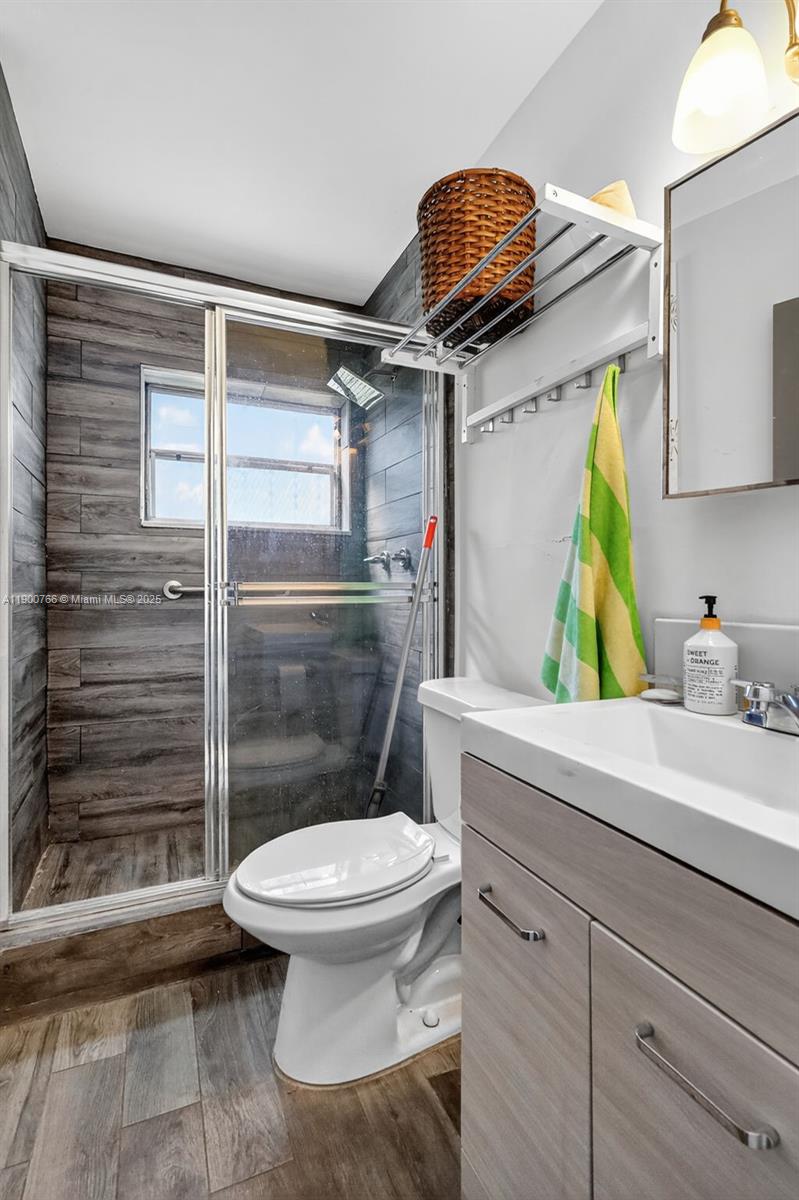 See details 115, 501, 503 / sq. ft. $ 2025-10-22 0 Photo