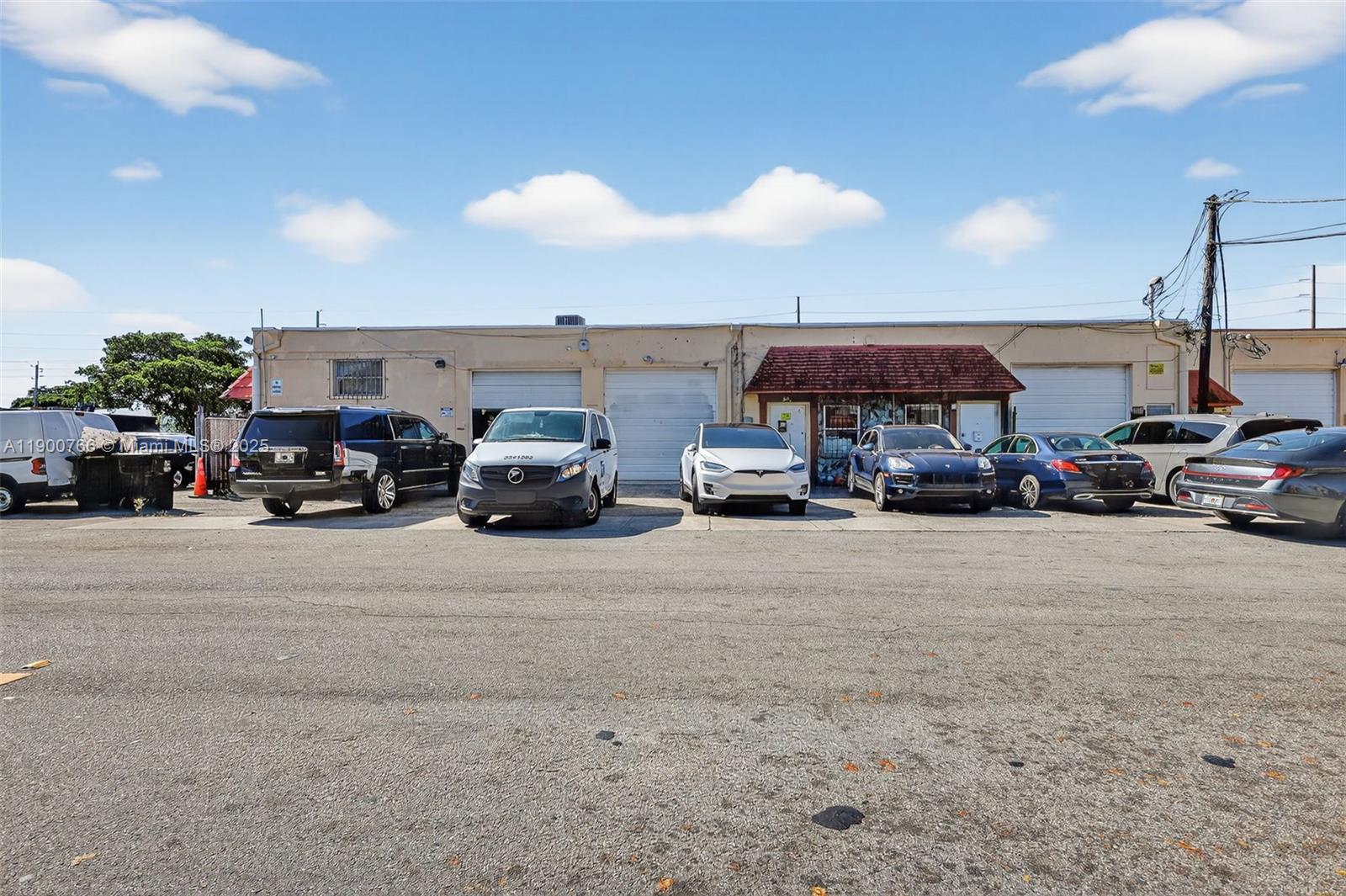 See details 115, 501, 503 / sq. ft. $ 2025-10-22 0 Photo