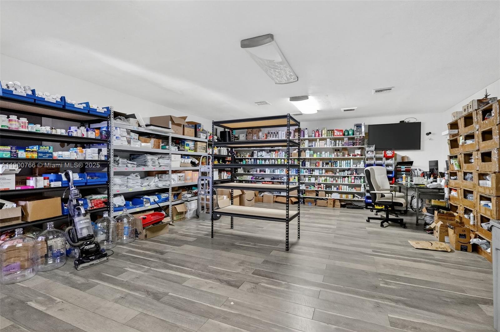 See details 115, 501, 503 / sq. ft. $ 2025-10-22 0 Photo