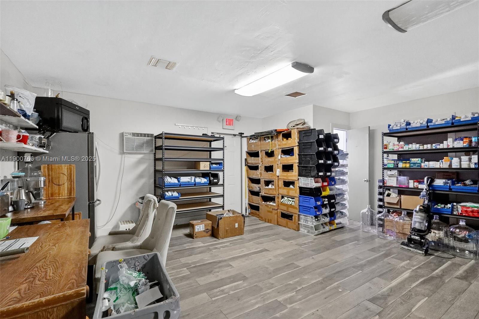 See details 115, 501, 503 / sq. ft. $ 2025-10-22 0 Photo