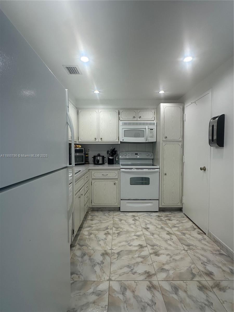 8B 1 / 1 798 sq. ft. $ 2025-10-22 0 Photo