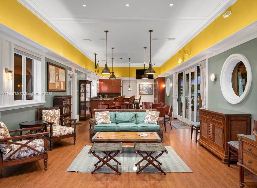 See details   /   sq. ft. $ 2025-10-22 0 Photo