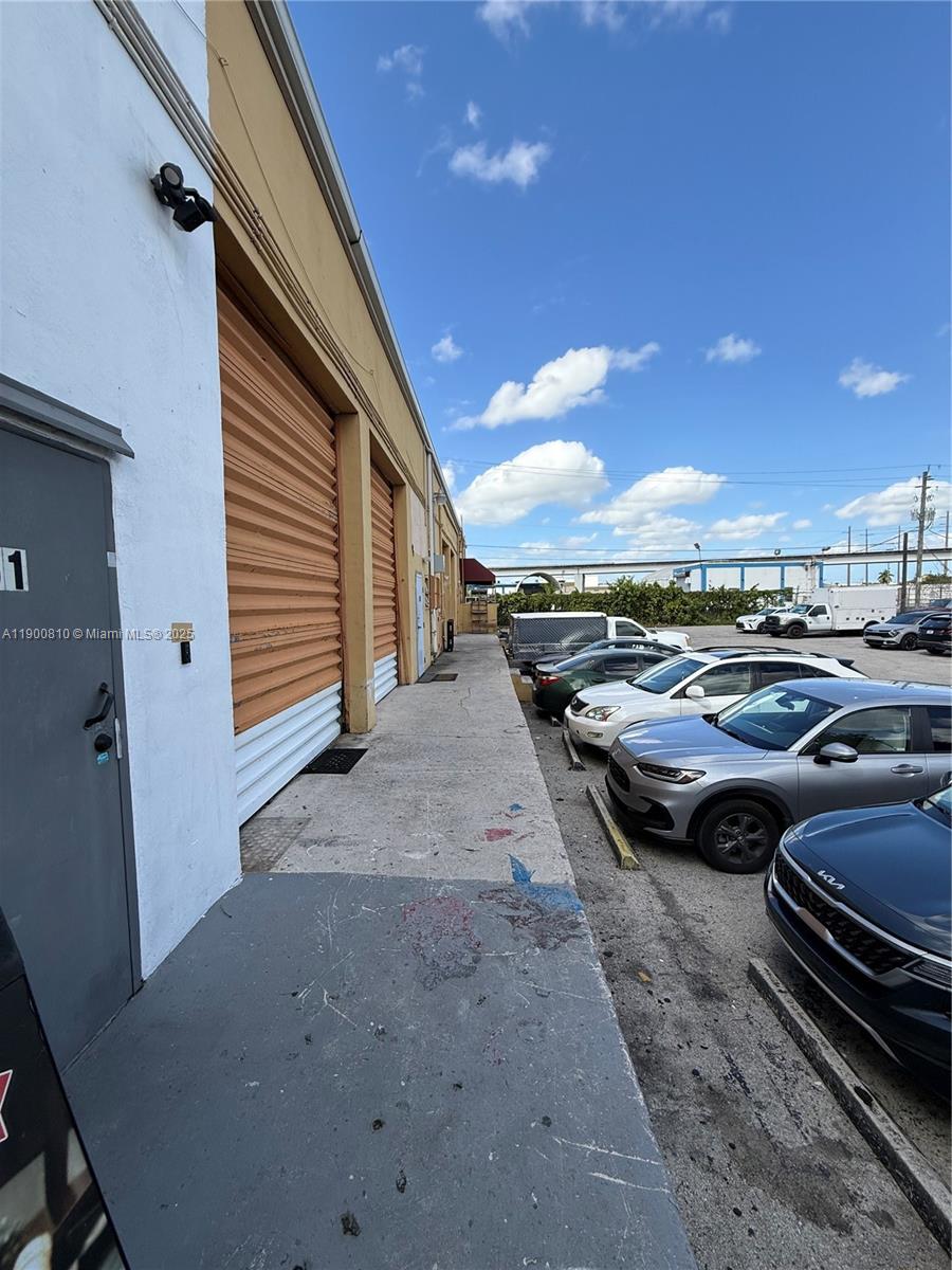 See details   /   sq. ft. $ 2025-10-22 0 Photo