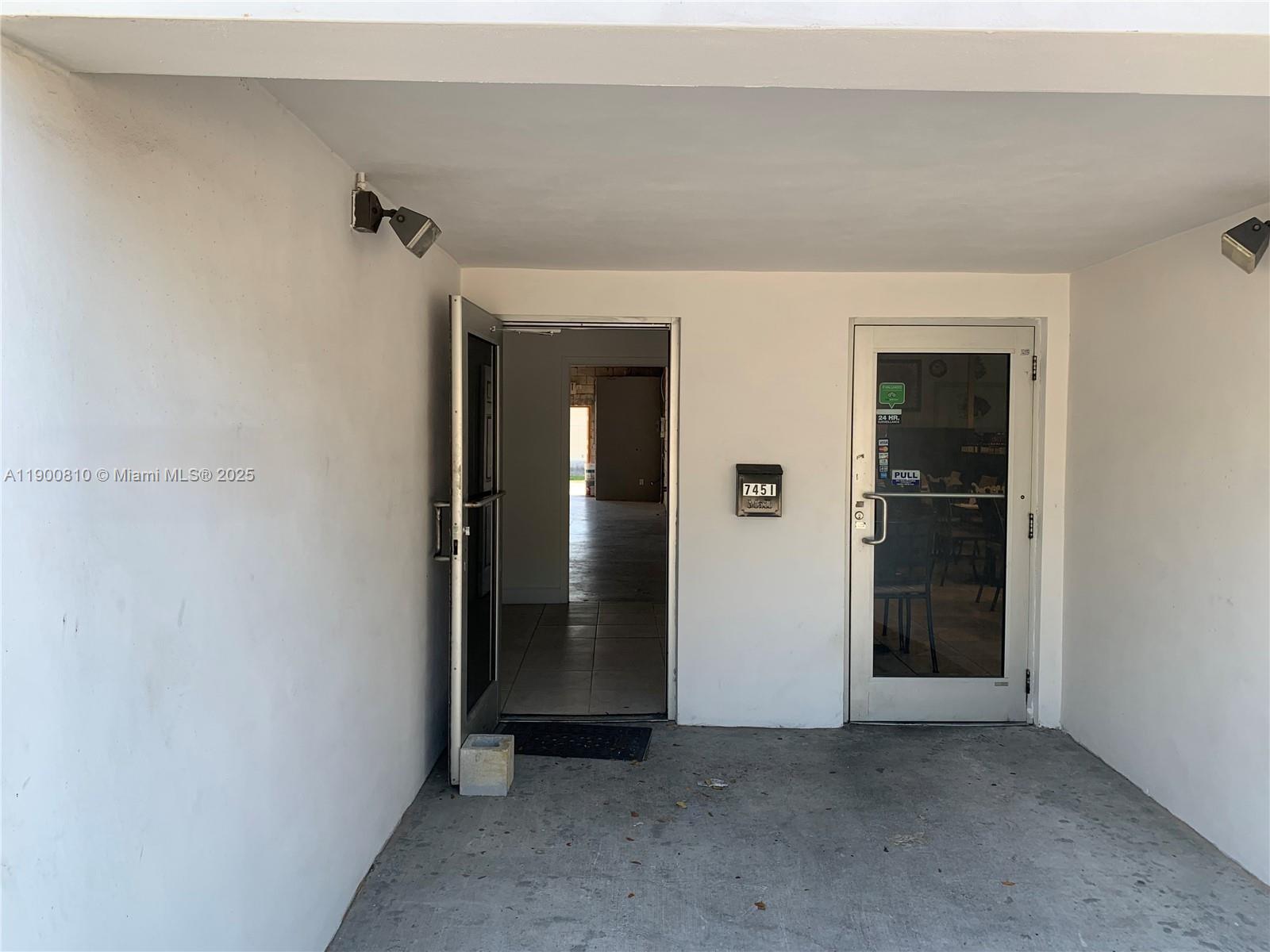 See details   /   sq. ft. $ 2025-10-22 0 Photo