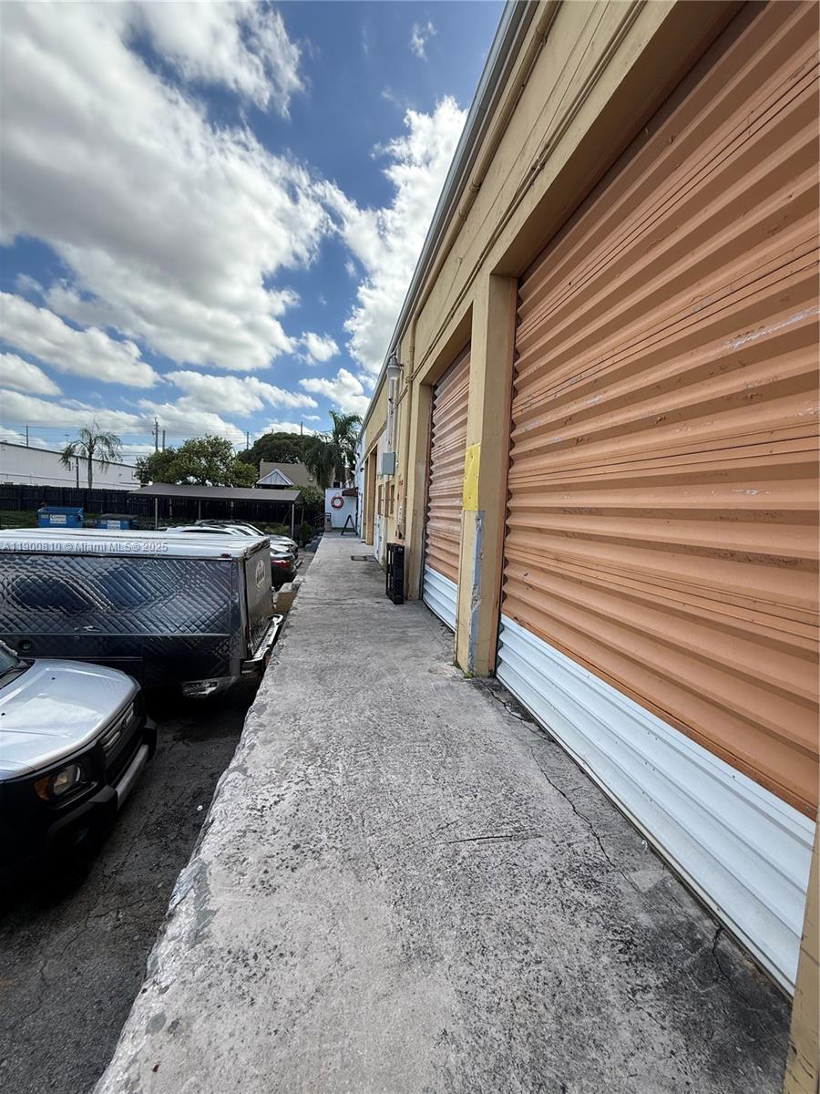 See details   /   sq. ft. $ 2025-10-22 0 Photo