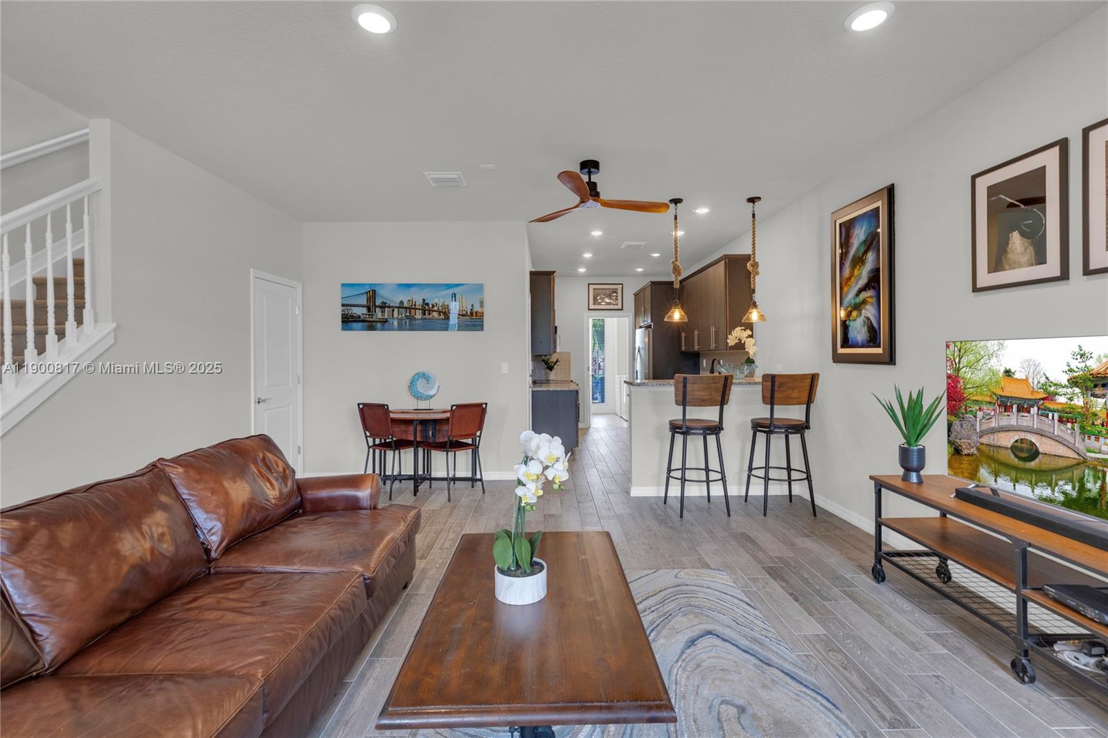 See details 4810 3 / 3 1421 sq. ft. $ 2025-10-22 0 Photo