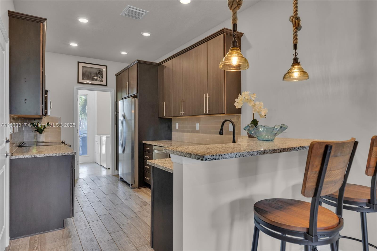 See details 4810 3 / 3 1421 sq. ft. $ 2025-10-22 0 Photo