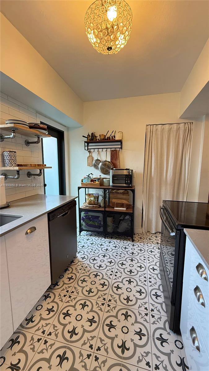 Подробнее   /  1700 кв.футов $ 2025-10-22 0 Фото