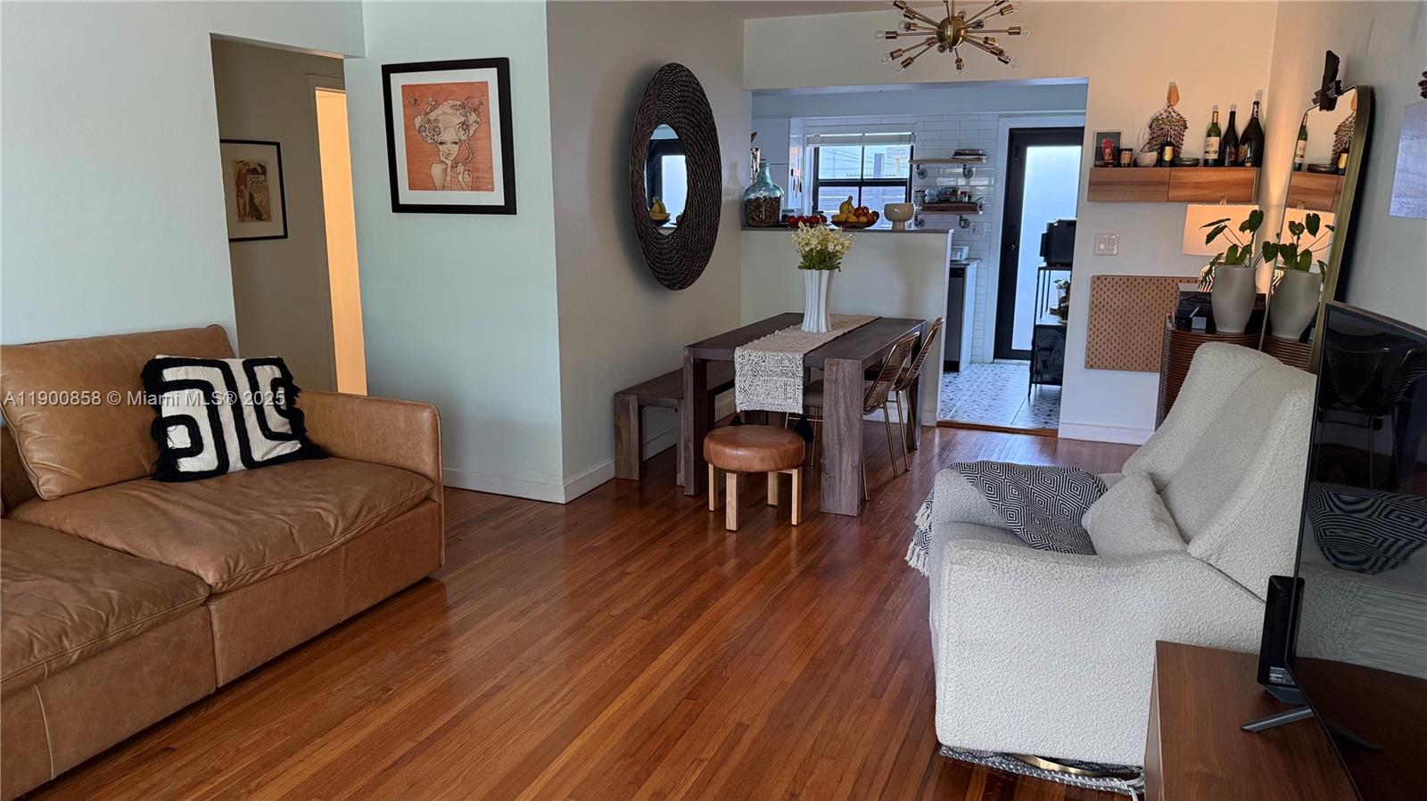 Подробнее   /  1700 кв.футов $ 2025-10-22 0 Фото