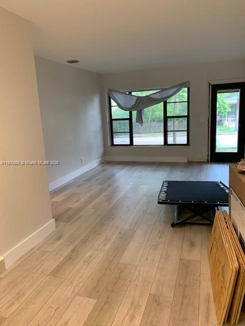 Подробнее   /  1700 кв.футов $ 2025-10-22 0 Фото