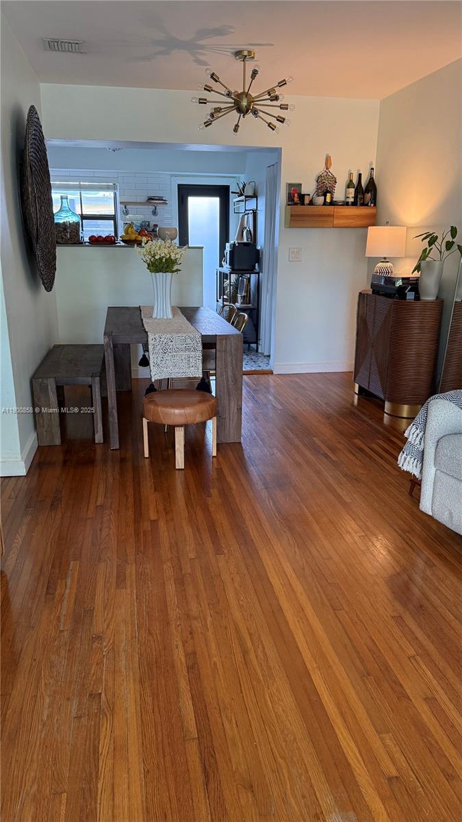 Подробнее   /  1700 кв.футов $ 2025-10-22 0 Фото