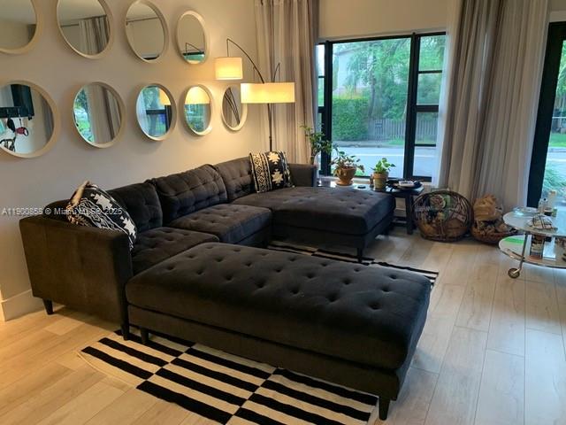 Подробнее   /  1700 кв.футов $ 2025-10-22 0 Фото