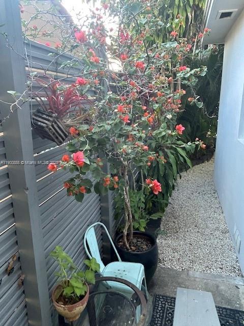 Подробнее   /  1700 кв.футов $ 2025-10-22 0 Фото